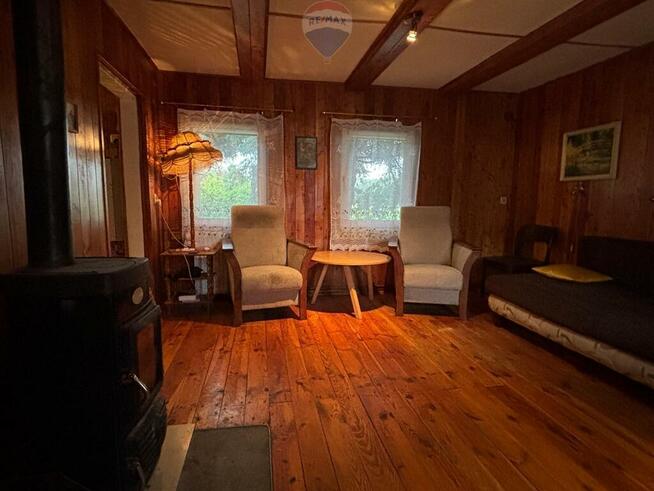 "Wiejskie Życie: Domek z Ogrodem w Feliksowie"