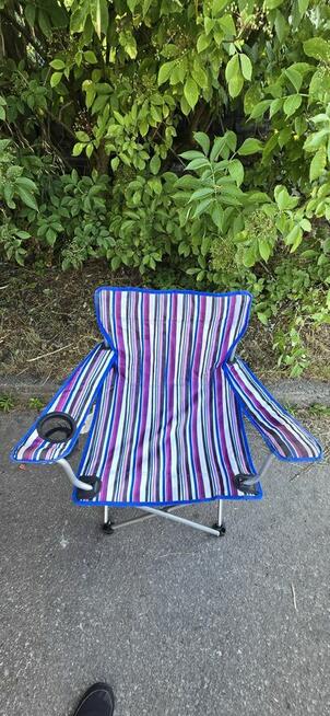 Fotel turystyczny kempingowy składany z pokrowcem.