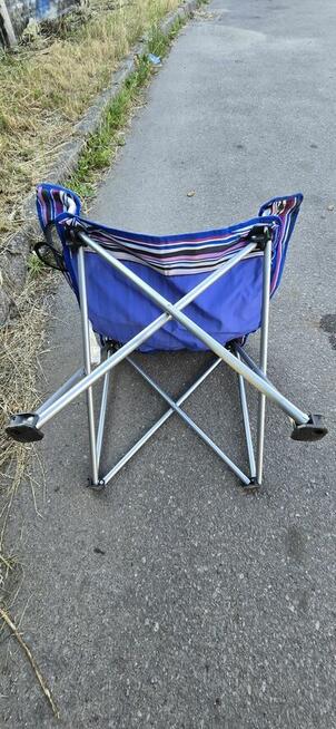 Fotel turystyczny kempingowy składany z pokrowcem.