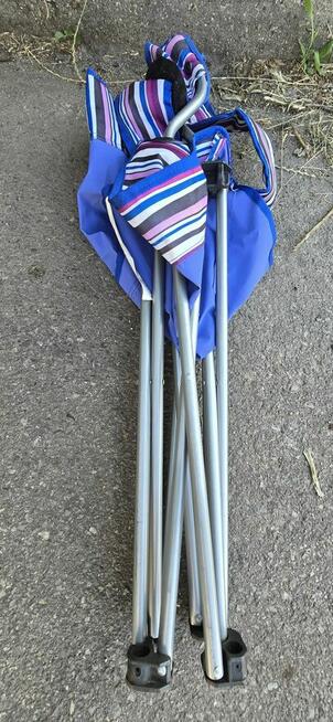 Fotel turystyczny kempingowy składany z pokrowcem.