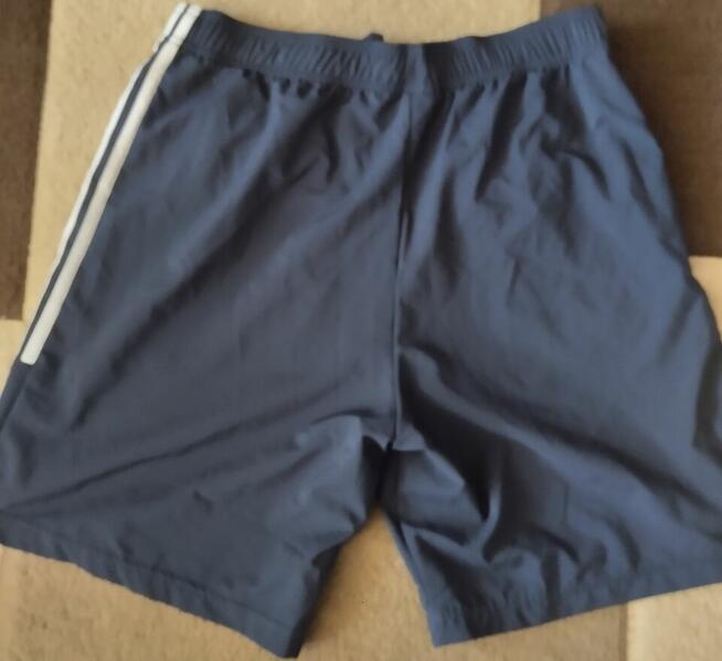 Sprzedam spodenki sportowe marki Adidas, rozmiar L