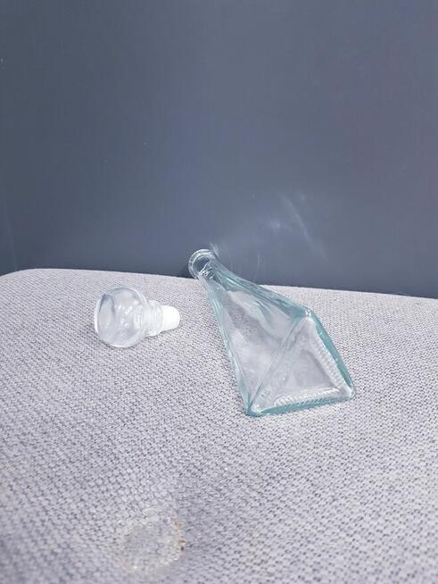 Szklana ozdobna karafka