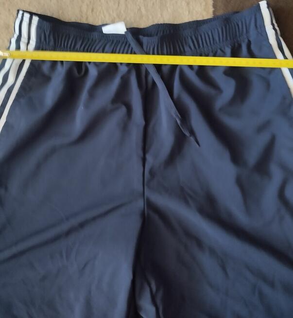 Sprzedam spodenki sportowe marki Adidas, rozmiar L