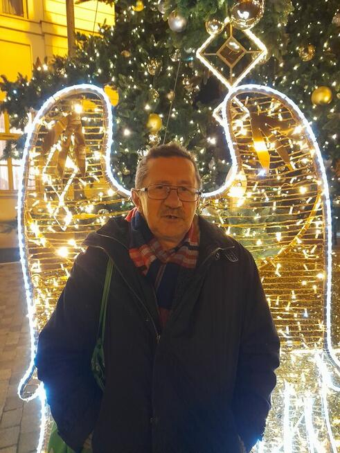 Dojrzały, interesujący