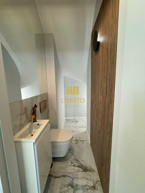 Dom z tarasem na dachu i ogródkiem, Wawer