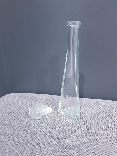 Szklana ozdobna karafka