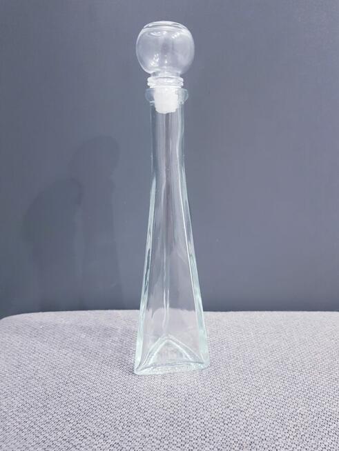 Szklana ozdobna karafka