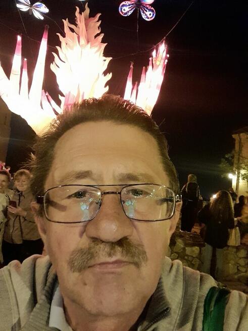 Dojrzały, interesujący