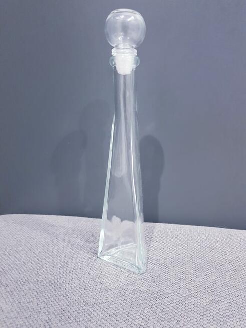 Szklana ozdobna karafka