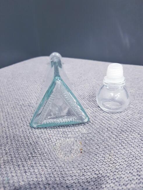 Szklana ozdobna karafka