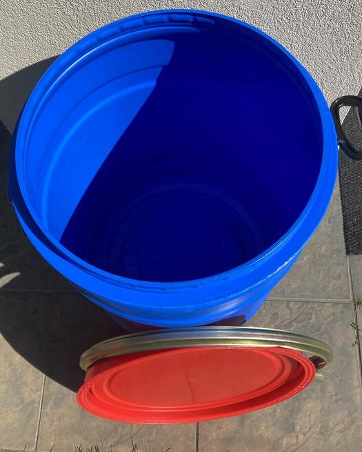 Beczka plastikowa 100 litrowa z uszczelka i klamrę zaciskowa