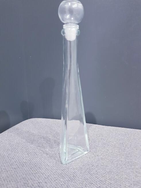 Szklana ozdobna karafka