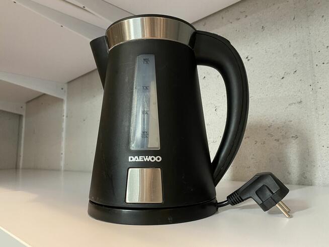Czajnik elektryczny przewodowy Daewoo 1.7L czarny / Solidny