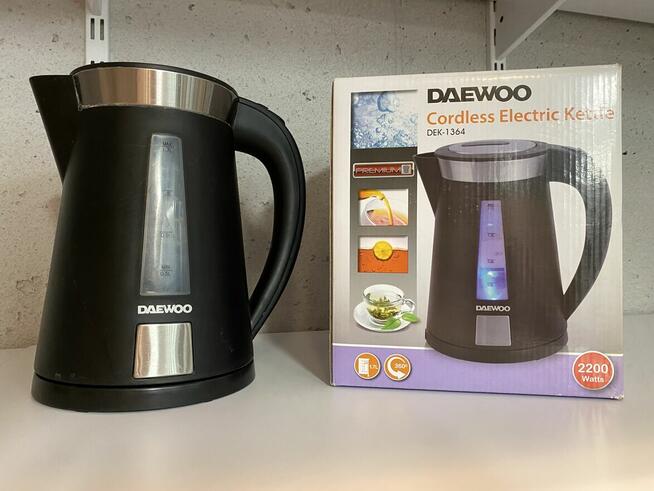Czajnik elektryczny przewodowy Daewoo 1.7L czarny / Solidny