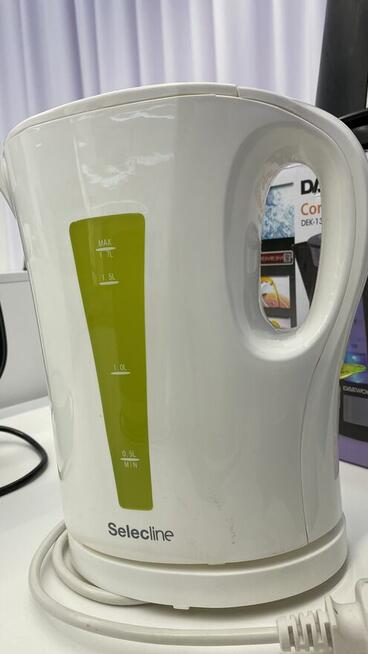 Czajnik elektryczny przewodowy Selecline 1.7L Biały