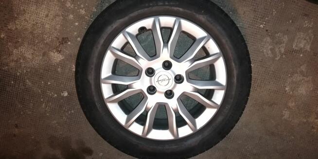 Sprzedam felgi aluminiowe z oponami 5 x110 letnie i zmowe.