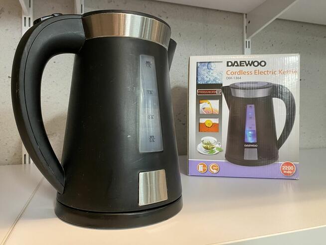 Czajnik elektryczny przewodowy Daewoo 1.7L czarny / Solidny