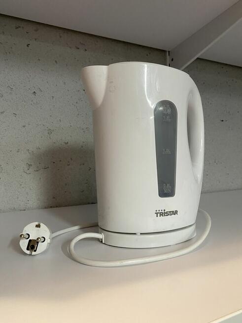 Czajnik elektryczny przewodowy Tristar 1.7L Biały