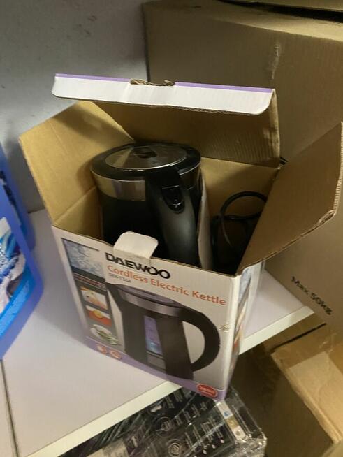 Czajnik elektryczny przewodowy Daewoo 1.7L czarny / Solidny