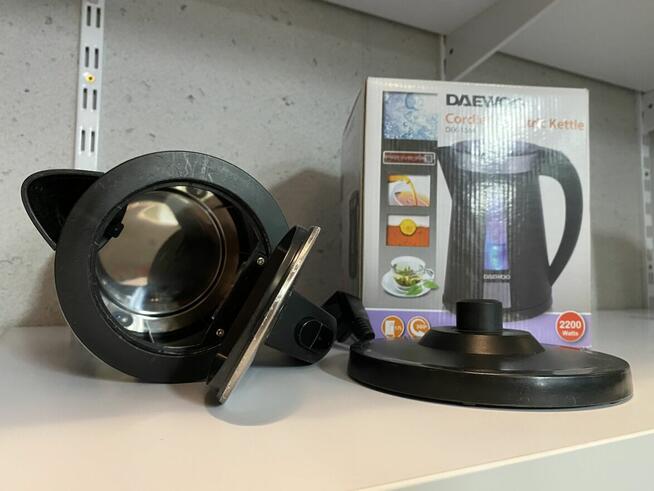 Czajnik elektryczny przewodowy Daewoo 1.7L czarny / Solidny