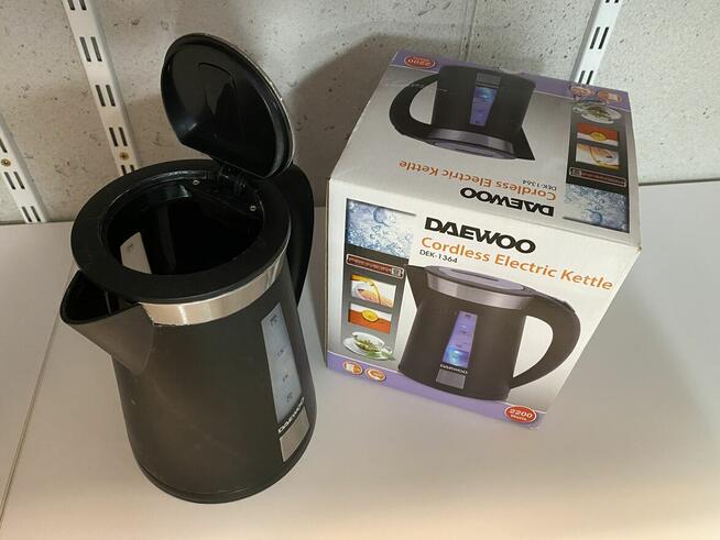 Czajnik elektryczny przewodowy Daewoo 1.7L czarny / Solidny