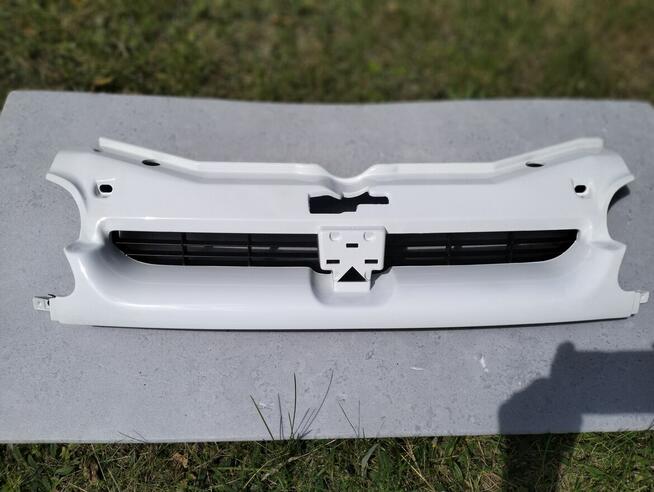 Grill atrapa peugeot partner