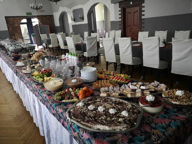 PRACA pełny etat kelnerka-menager