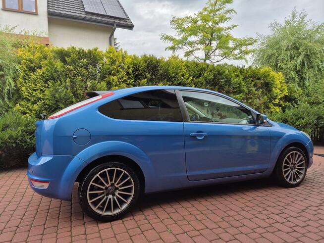 Ford Focus 1.6 Benzyna 115 KM • 2010 • 3-drzwiowy hatchback