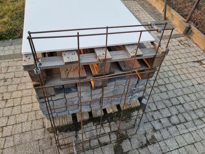 Dystans do łączenia siatek do zbrojenia w płytach betonowych