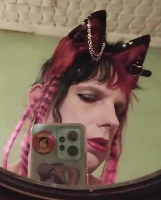 Transseksualna kobieta pozna kogoś fajnego... Rawr xD