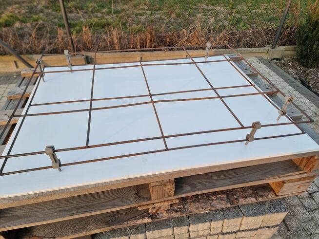 Dystans do łączenia siatek do zbrojenia w płytach betonowych