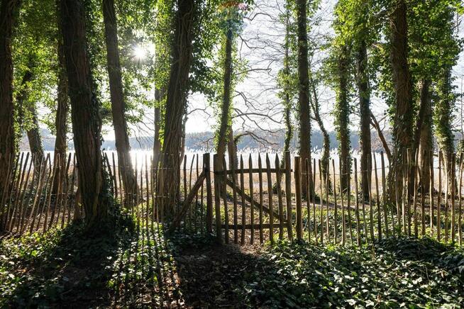 Luksusowy dom nad jeziorem, blisko morza