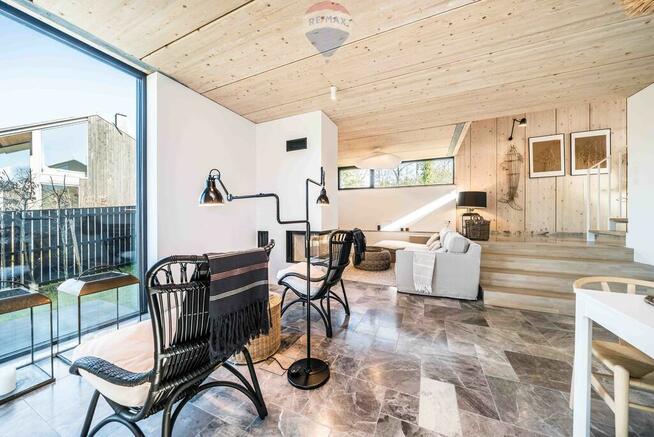 Luksusowy dom nad jeziorem, blisko morza