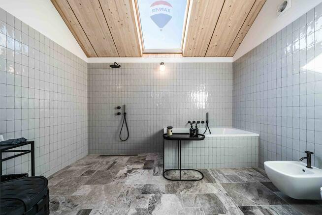 Luksusowy dom nad jeziorem, blisko morza