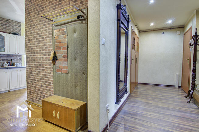 3 pokoje / ul. Warszawska / II piętro / 86 m2 / kominek