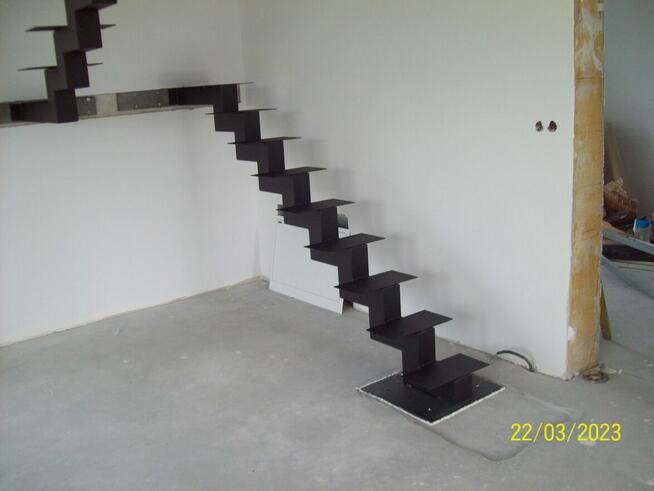 Konstrukcja metalowa schodów wewnętrznych i zewnętrznych