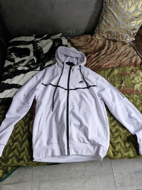 Bialy dresik z nike