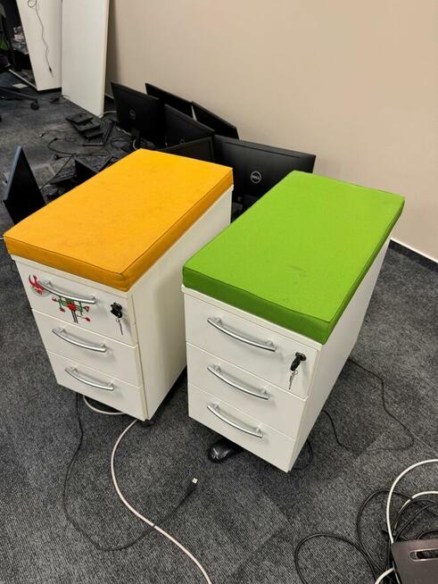 Kontenerek biały z poduszką MDD pod biurko przybornik jezdny