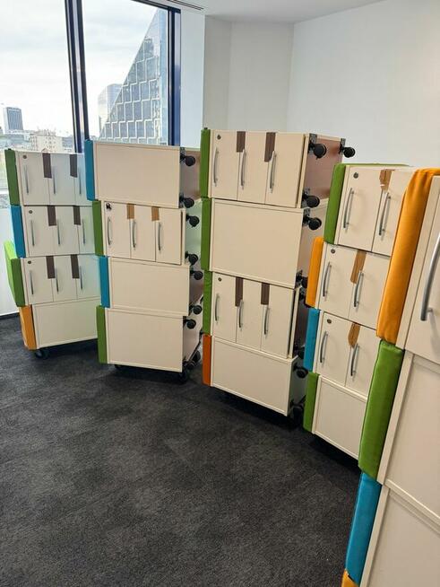 Kontenerek biały z poduszką MDD pod biurko przybornik jezdny