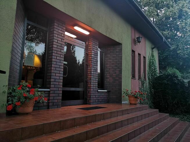 PRACA pełny etat kelnerka-menager