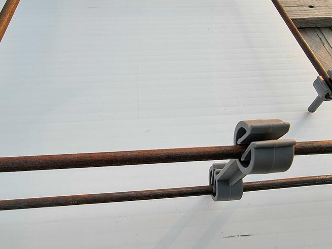 Dystans do łączenia siatek do zbrojenia w płytach betonowych