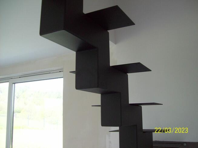 Konstrukcja metalowa schodów wewnętrznych i zewnętrznych