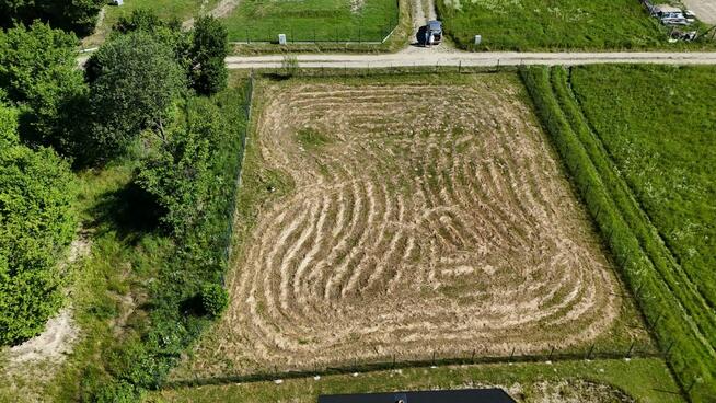 Atrakcyjna ogrodzona działka z pozwoleniem na budowę