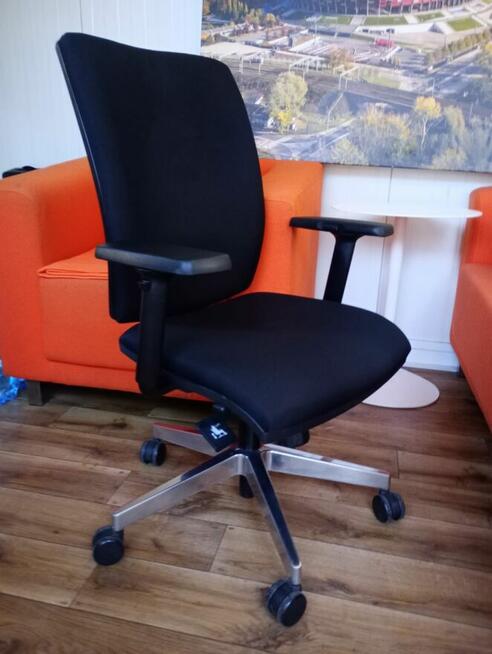 Fotel biurowy RIM czarny fotele krzesła biurowe obrotowe do