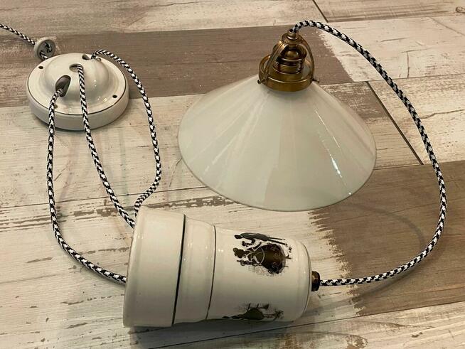 Stara lampa wisząca kuchenna z przeciwwagą porcelanową