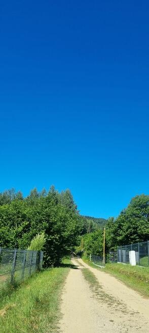 Atrakcyjna ogrodzona działka z pozwoleniem na budowę