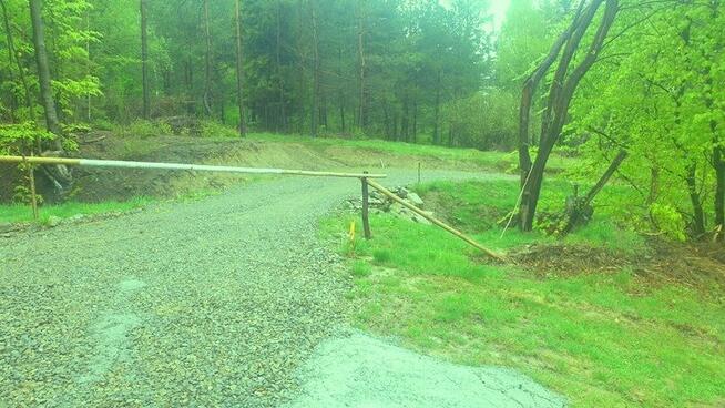 Atrakcyjna ogrodzona działka z pozwoleniem na budowę