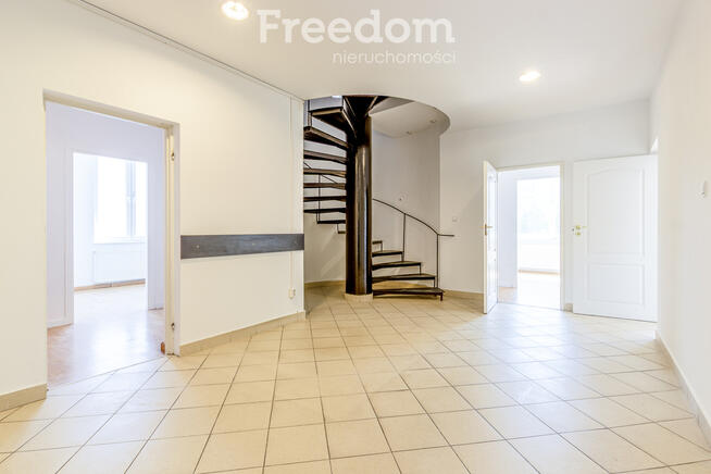 Lokal 104 m² + opcja poddasza – Jana Pawła II