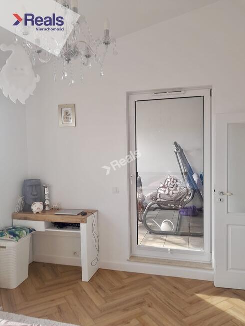 Słoneczne mieszkanie w domu szeregowym.