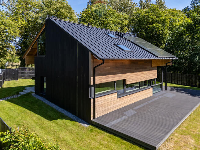 Dom premium nad jeziorem, blisko morza